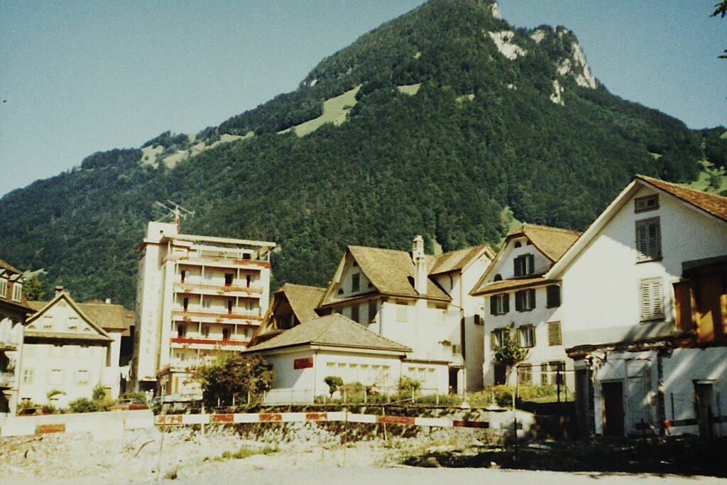 Baugrube Hotel Müller, hinten Hotel Sonne 1979-1982