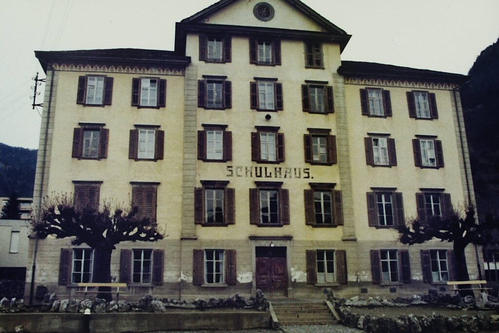 Altes Schulhaus von 1873, ca. 1970 